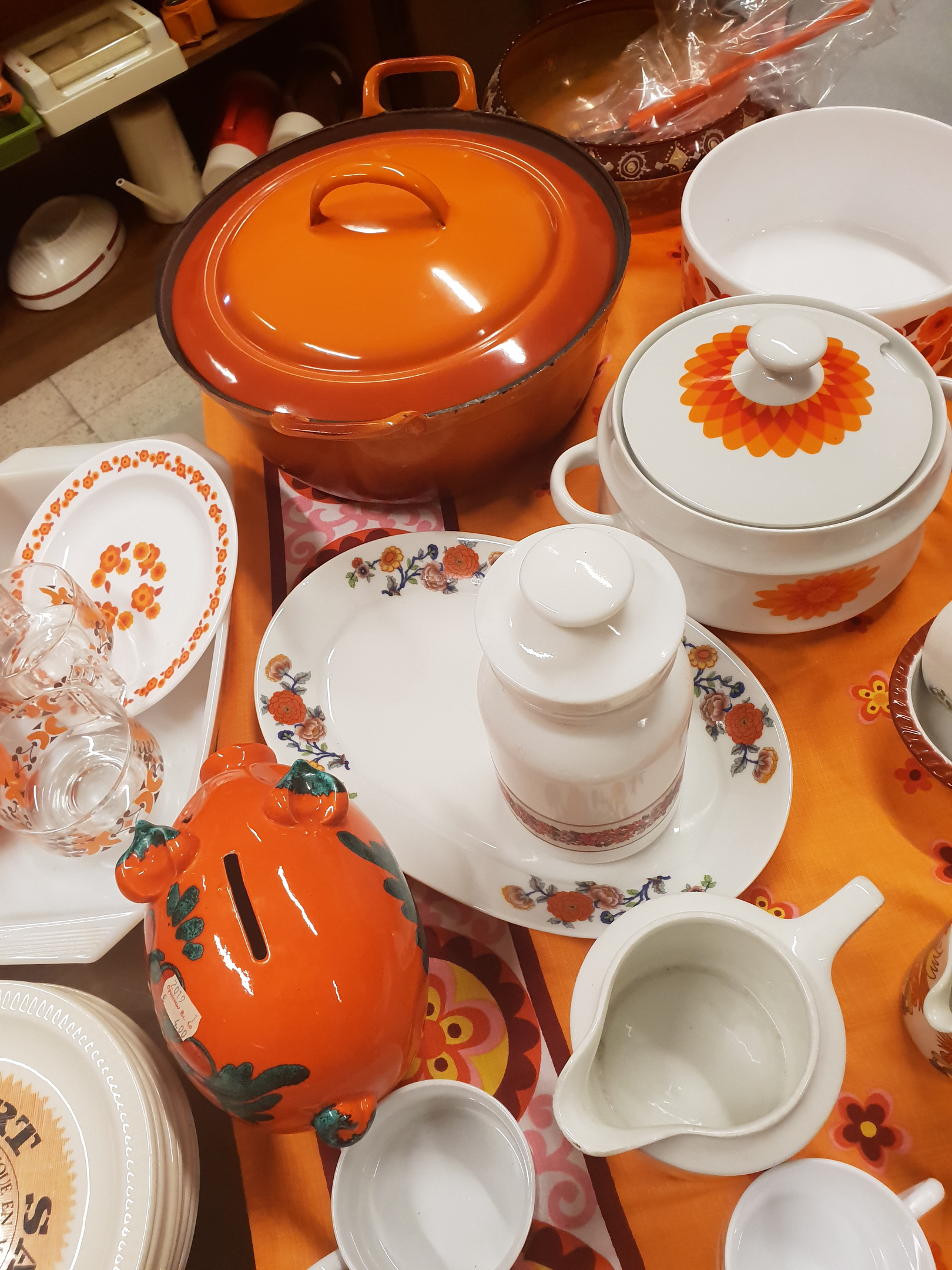 Kleurrijk servies